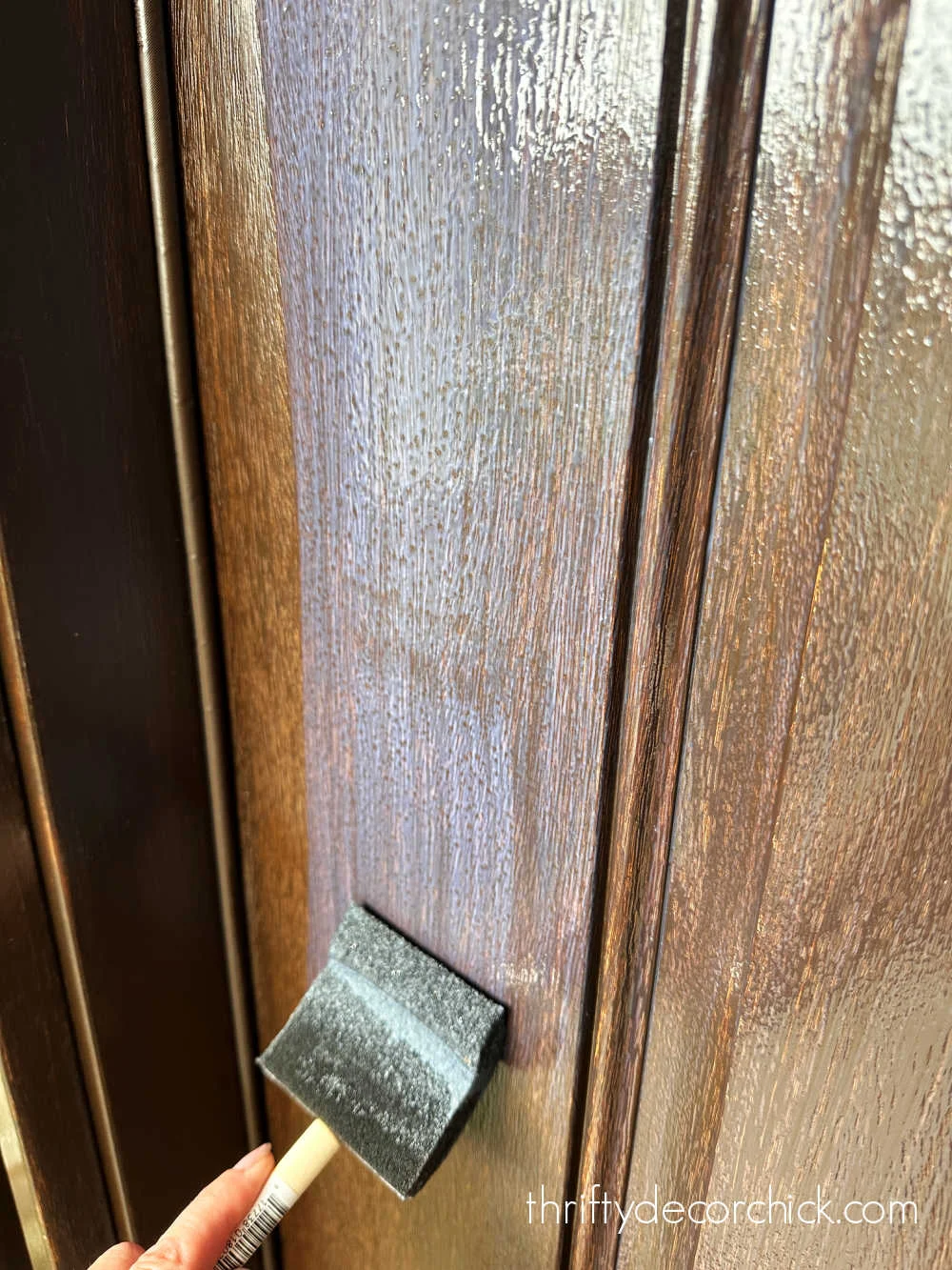 applying polyurethane on door